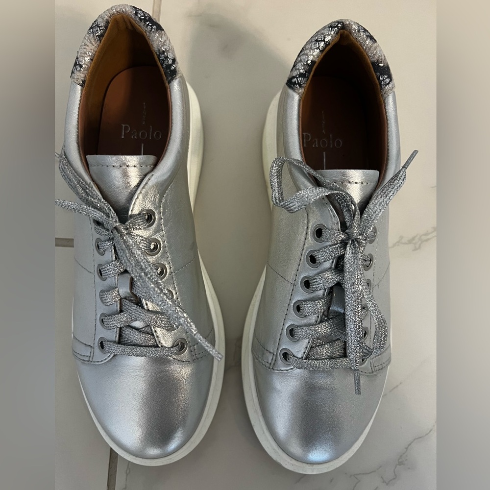 Metallic silver fun sneakers!